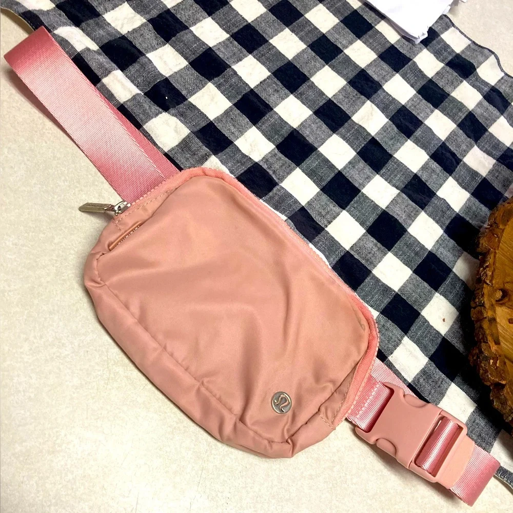 Lululemon pink belt bag - Picture 1 of 5
